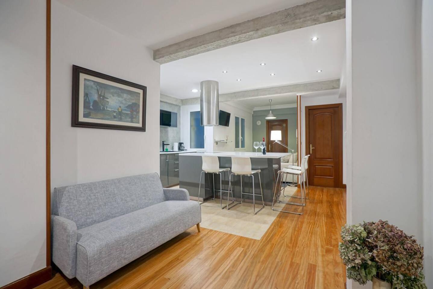 Amplio En Gros Con Parking Privado Appartement *